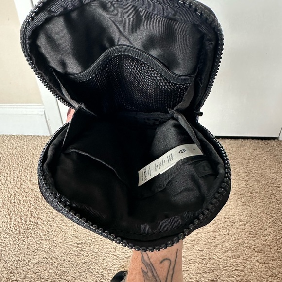 lululemon athletica Easy Access Black Crossbody Bag - Picture 4 of 4